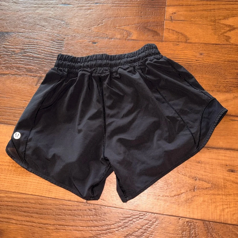 Excellent Lululemon Hotty Hot Short II Long 4" Low Rise Black Size:0/ 00 - Picture 7 of 13